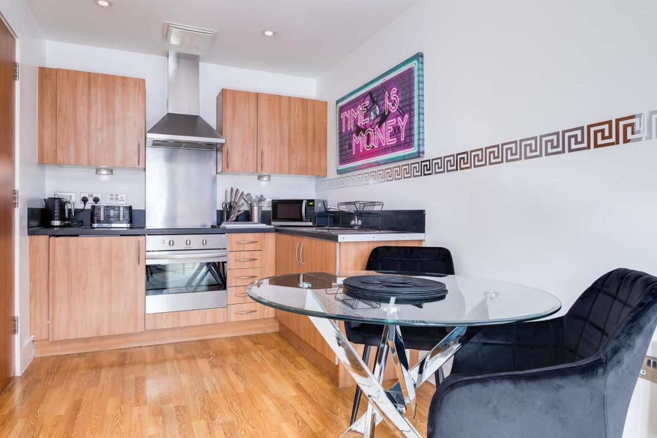 Maevela Apartments - Arcadian Versace Themed Apt ☆ Huge Balcony / Free Parking → Free Netflix -2 Min Walk From Birmingham Hippodrome Theatre, Arcadian, China Town, Sidewalk Club, Gay Village, 5 Mins From New Street Train Station - Birmingham Grand Ce Exterior foto