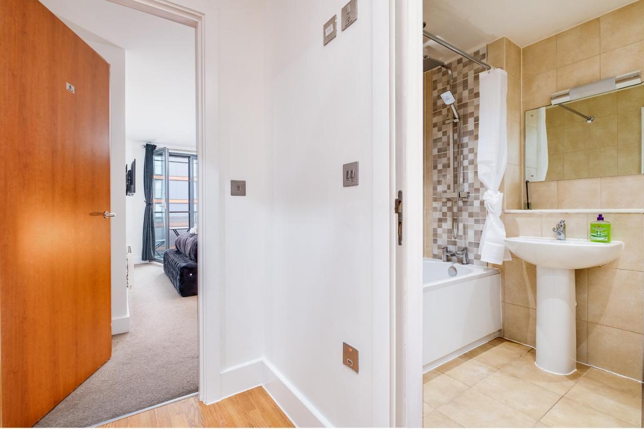 Maevela Apartments - Arcadian Versace Themed Apt ☆ Huge Balcony / Free Parking → Free Netflix -2 Min Walk From Birmingham Hippodrome Theatre, Arcadian, China Town, Sidewalk Club, Gay Village, 5 Mins From New Street Train Station - Birmingham Grand Ce Exterior foto