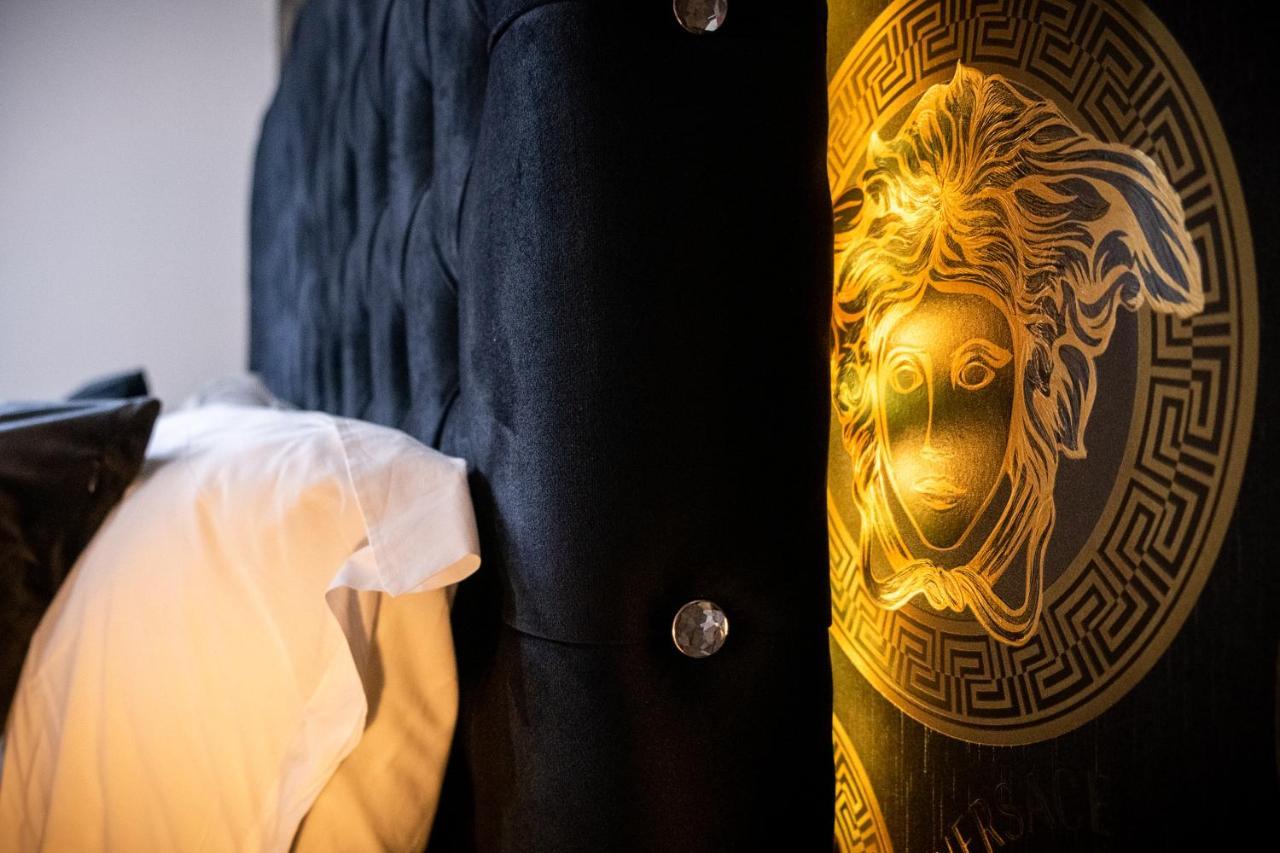 Maevela Apartments - Arcadian Versace Themed Apt ☆ Huge Balcony / Free Parking → Free Netflix -2 Min Walk From Birmingham Hippodrome Theatre, Arcadian, China Town, Sidewalk Club, Gay Village, 5 Mins From New Street Train Station - Birmingham Grand Ce Exterior foto